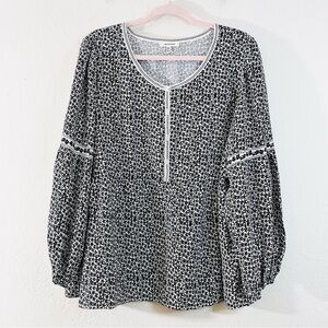 Max Studio Plus Size 1X Blouse Black/White Floral Long Sleeve Button Detail